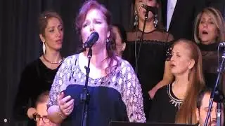 EMEL &Ouml;ZER  BİR G&Ouml;N&Uuml;L HİKAYESİ ANLATIRDI G&Ouml;ZLERİN