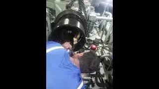 ship's propeller clutch maintenance