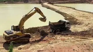Excavator CAT power Earth moving truck, earth moving pond Full day's work 