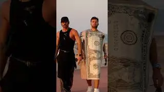 We shouldn't live for money&bull; Мы не должны жить ради денег&bull;