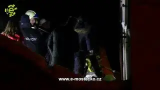 Strážník se v Litvínově zřítil do čtyřmetrové díry