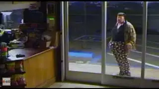 Clumsy Break-In Attempt Caught on Camera