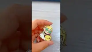 Adding glitter powder makes the pin more beautiful. #lapelpin #enamelpin #pins #enamelpaint #factory