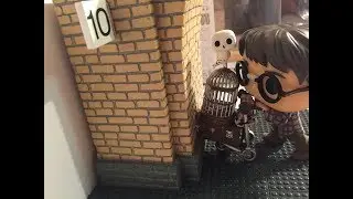 Funko pop movie moment  Harry Potter entering platform 9 3/4