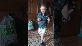 илья песня про киндер сюрприз ( mobb video)