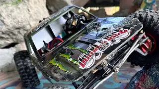 Moving hand steering figure at my rc rock crawler #rccrawler #rc #rockcrawler