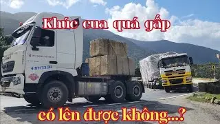 KHOẢNH KHẮC XE ĐẦU KÉO CHỞ MÁY BIẾN ÁP VƯỢT KHÚC CUA GẤP KỊCH TÍNH TRÊN ĐÈO HẢI VÂN