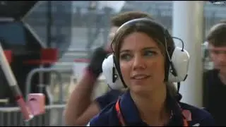 Federica Masolin s'improvvisa meccanico Force India (2017)