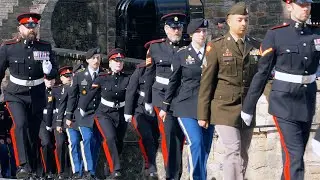 US & UK Soldiers March Together at Edinburgh Castle 🇺🇸🇬🇧