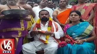 Aler TRS Party Candidate Gongidi Sunitha Visits Yadadri Temple | V6 News