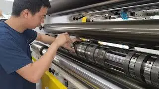 #slitter #slittingmachine The semi-automatic knife is positioned as the bottom knife.
