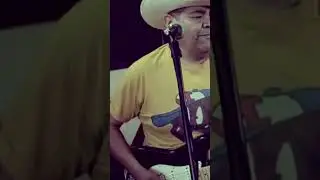 Tex Tex en &iacute;ntimo tocando 