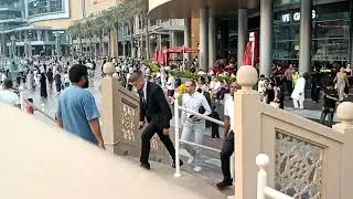 ساحة النافورة الراقصة في دبي مول المطلة على _برج_خليفة
