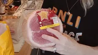 Рождественское мясо доставлено!