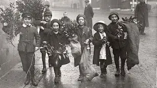 30 RARE VINTAGE CHRISTMAS PHOTOS