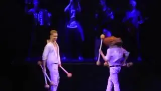 Duo jugglers