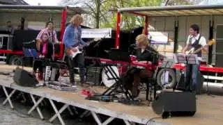 De Komkommers - Stuck In The Middle (Live)