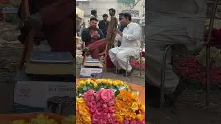 Discussion with a flowers supplier in Flower market Lahore Pakistan 