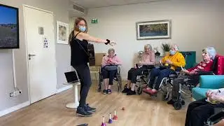 Atelier Cloches musicales, rythmiques avec guitare en EHPAD
