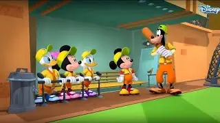 Mickey Mouse & Minnie Mouse Rainy Day Fun 🌧️🐭 | Puddle Jumping Cartoon
