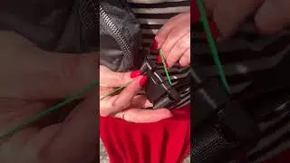 💁&zwj;♀️ Simple way to secure belt bags. #tourism #vacation #safety