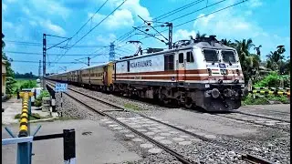 Furious WAP-5 Loco Led Speedy Trains Skip Between Railgate | Intercity Express | Eastern Railways