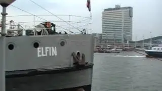 Alle stoomschepen laten de stoomfluiten klinken tijdens Sail Amsterdam 2015 deel 1