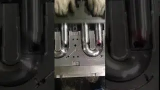 180 degree PVC elbow mold&mdash;&mdash;Injection mold having a collapsible core