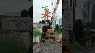 Train🚂🚋🚃🚋🚃🚋 #keretaapi #lightrain #train #palangpintukeretaapi #railway #railroadcrossing #railroad