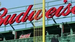 MIN@BOS: Papi gets a ball stuck in Pesky's Pole