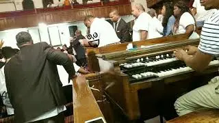 Jason Sinclair on organ jaris Taylor on drums