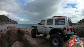 Axial Racing SCX6-Jeep Wrangler JLU, Newfoundland Terrain -Ocean Waves, Jagged Seashore Rock Crawl 😲