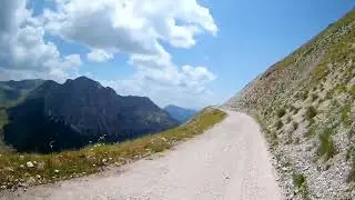 Con la  Royal Enfield Himalayan 411,  dal Rifugio del Fargno discesa direzione Casali di Ussita
