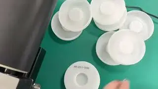 The Shicai mini automatic inkjet printer can print variable production batch numbers for bottle caps