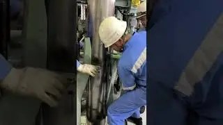 ⚓ Main Engine Piston Overhauling &ndash; Close-Up Inspection Inside Piston Crown #english #seamen