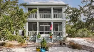606 Tidewater Drive &mdash; типичный пляжный дом в районе WindMark Beach