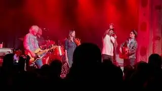 Susan Voelz violinist with Howl Owl Howl at Chicago's Metro on Nov. 4th - performing Dog of Life.