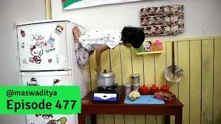 Masak Mie Rebus Sambil Akrobat di Rumah Terbalik