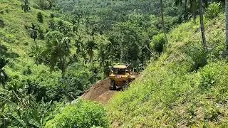 Amazing job! Caterpillar D6R XL Dozer Building Extreme Mountain Road