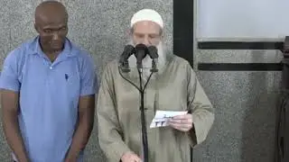 Someone from Cameroon converts to Islam  in Shaykh Raslaan's masjid