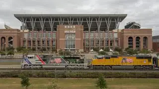 (Raw 4K) UP 1943 Leads the PEWCB-07 (Toys For Tots Special) Past Kyle Field 12/7/24