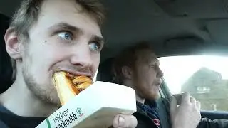 eten en sleutelen aan een brommobiel