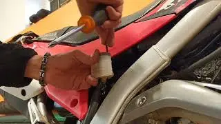 Wymiana płynu hamulcowego honda crf250