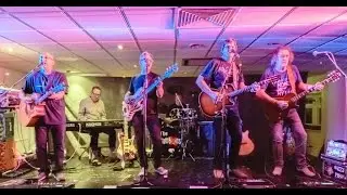 The Strums @ The Beaverwood Club ~ Love The One You're With