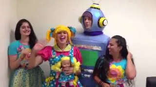 מימי ויויו מאחלים לכם שנה טובה:)