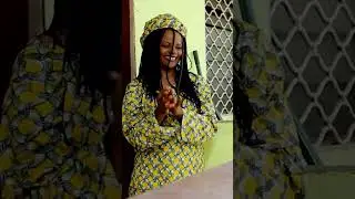 Big Mami Utilise la Ruse de Grand-M&egrave;re pour &Eacute;chapper au Voisin | Surprise dans la Chambre Interdite