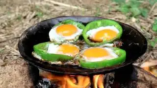 Survival skills: Chicken eggs in peppers grilled on clay for food - Cooking eggs eating delicious