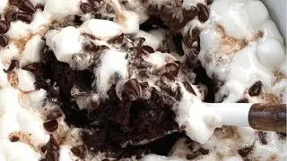 Slow Cooker S&rsquo;mores Chocolate Cake | Easy slow cooker dessert