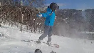 В ласковых лучах заката на сноуборде и лыжах