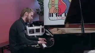 Max Nyberg spelar Fuga & Allegro ur BWV998 (JS Bach)